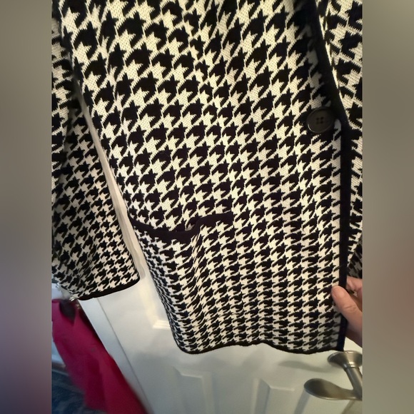 Max Studio Black and White Houndstooth Sweater Blazer - Picture 3 of 4
